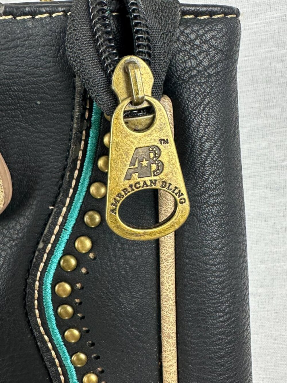 AMERICAN BLING WESTERN CONCEALED CARRY PURSE EMBROIDERED TURQUOISE DESIGN, BLACK - Picture 4 of 12